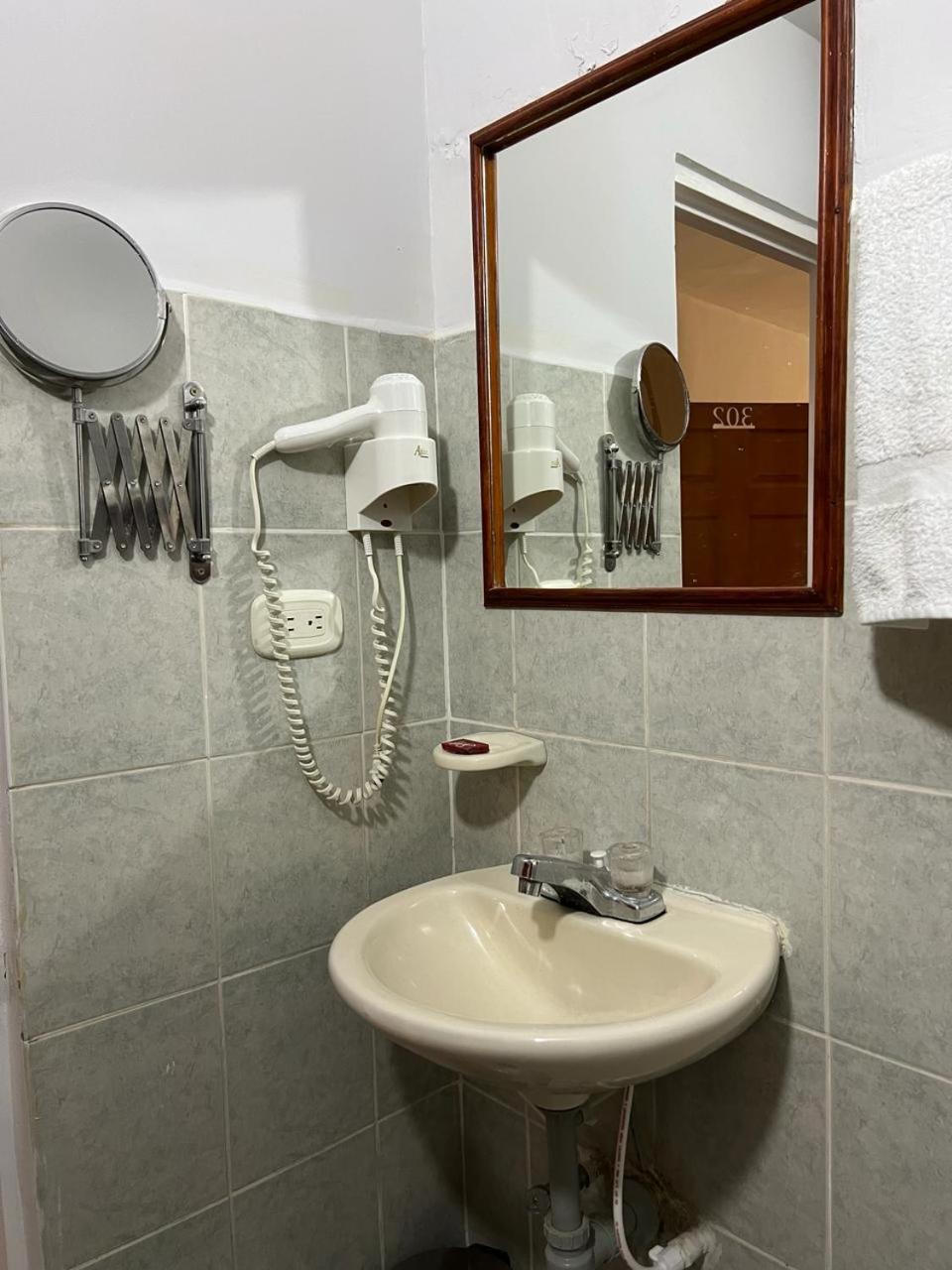Hotel Armenia Centro Ngoại thất bức ảnh